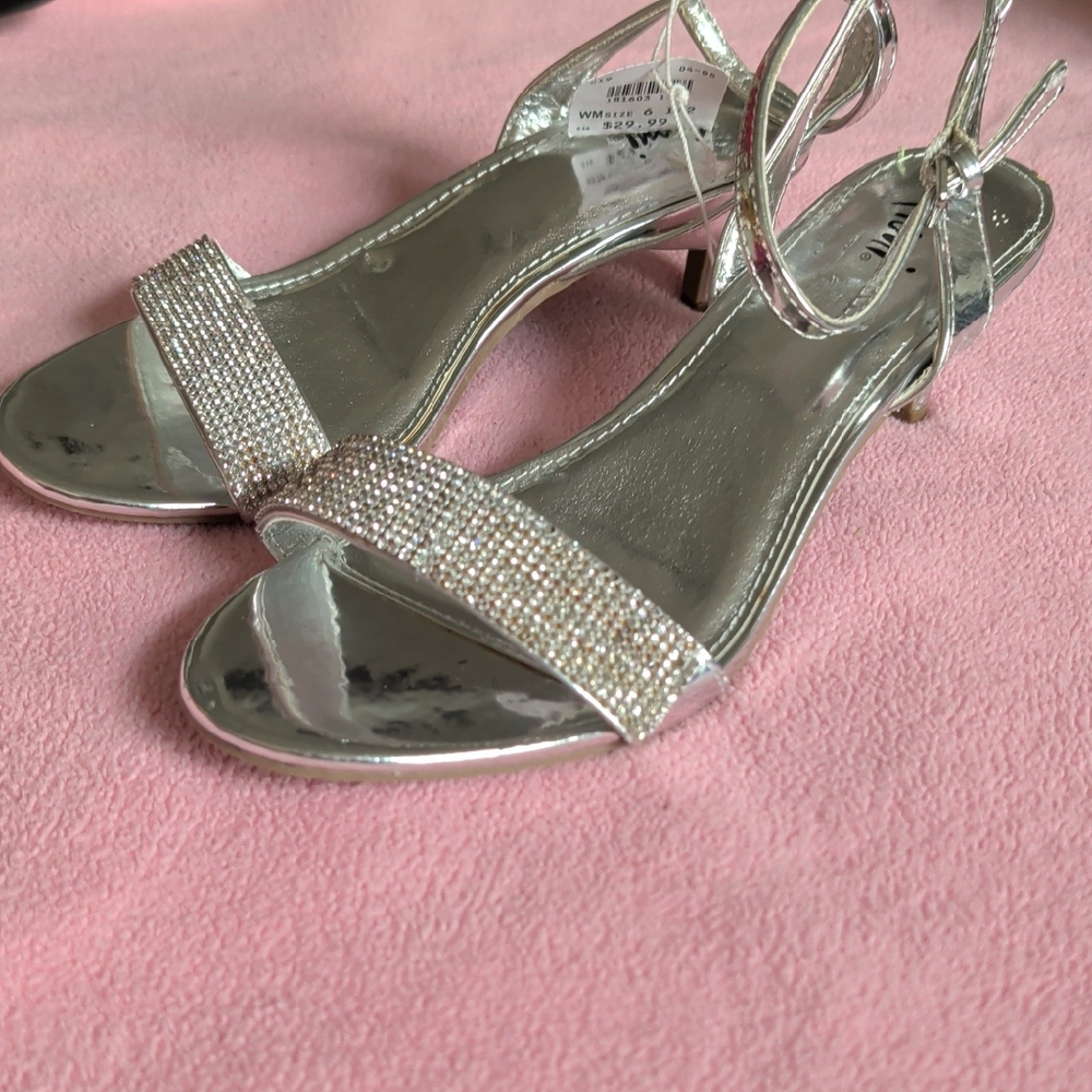 FIONI Clothing Silver Rhinestone Strap Heeled Sandals